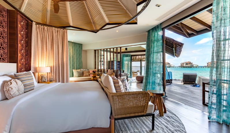 OZEN RESERVE BOLIFUSHI - Ocean Pool Suite with Slide - Master Bedroom 1